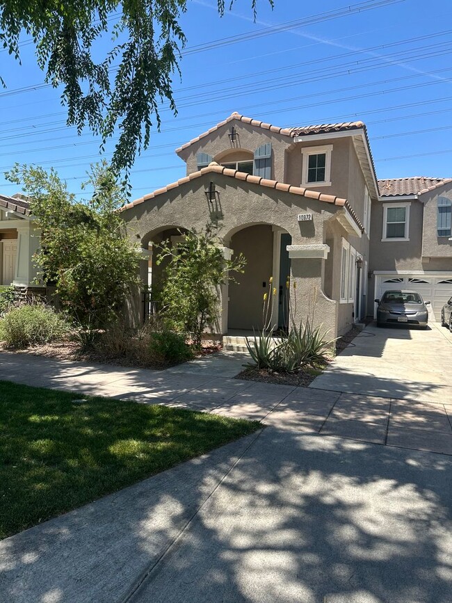 Building Photo - Loma Linda Beauty!