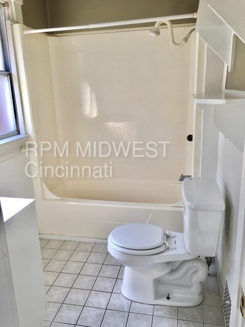 Building Photo - 1801 Weyer Ave