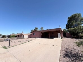 Building Photo - 2864 E Wilcox Dr