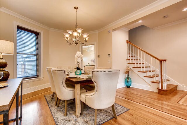 Comedor del primer piso - 1816 W Newport Ave