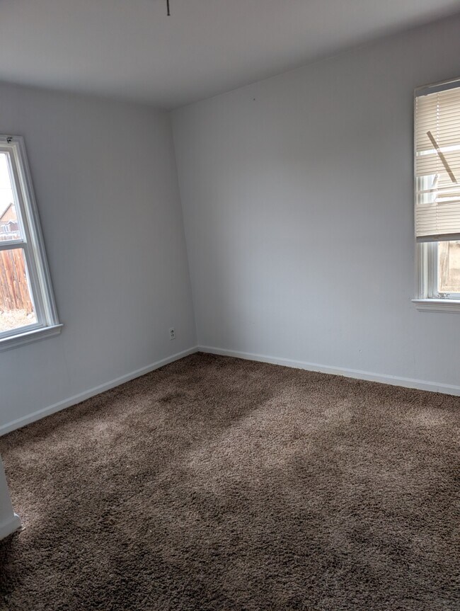 Dormitorio - 2717 7th Ave