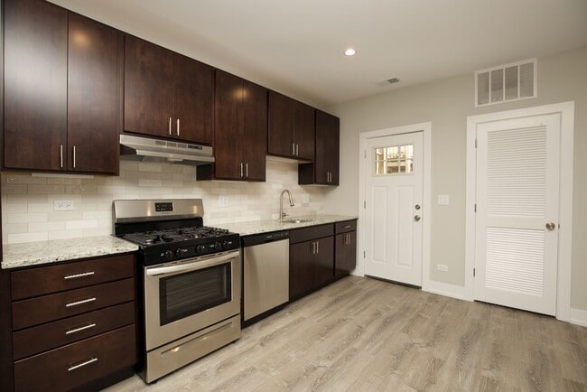 Building Photo - 1005 Crain St