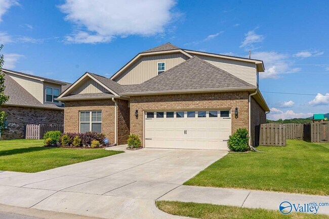 Building Photo - 3031 Greenway Cir SE