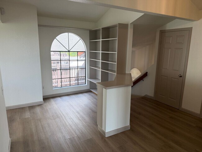 Building Photo - 4032 Ampudia St