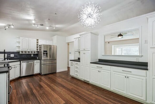 Foto del edificio - 12100 Silver Maple Dr