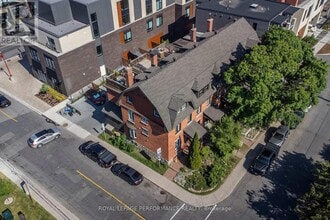 Building Photo - 19 Monk St