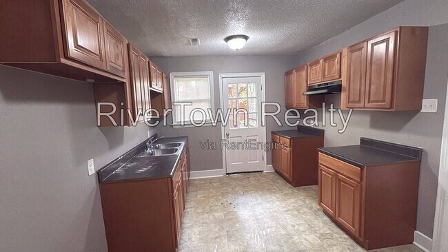 Foto del edificio - 3588 Bowen Ave