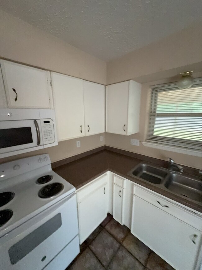 Building Photo - 23238 Wintergate Dr