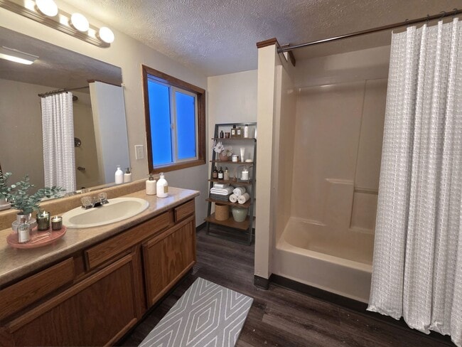 Building Photo - $1,900 – 2 Bed / 2 Bath Home with Fenced Yard, Fireplace, and Garage