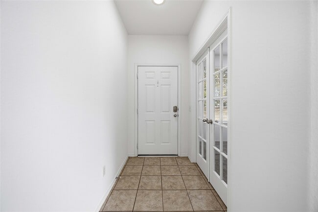 Foto del edificio - 5803 Camelia Evergreen Ln