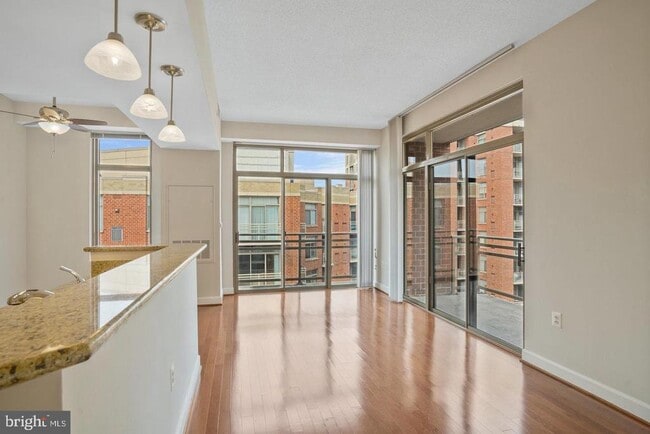 Foto del edificio - 3650 S Glebe Rd