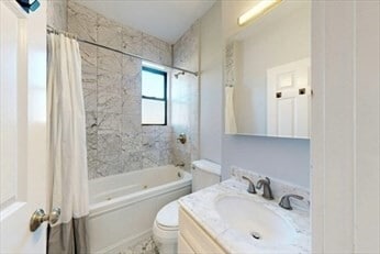 Foto del edificio - 75 Burbank St