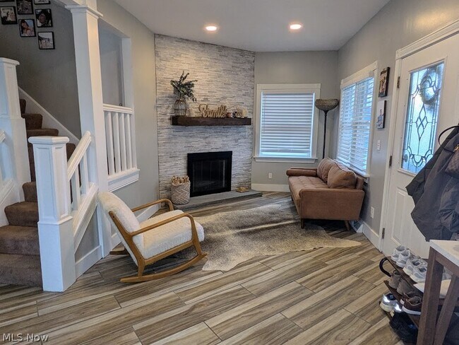 Foto del edificio - 1902 Harding Dr