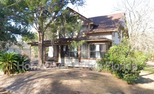 Building Photo - 803 Ashford St