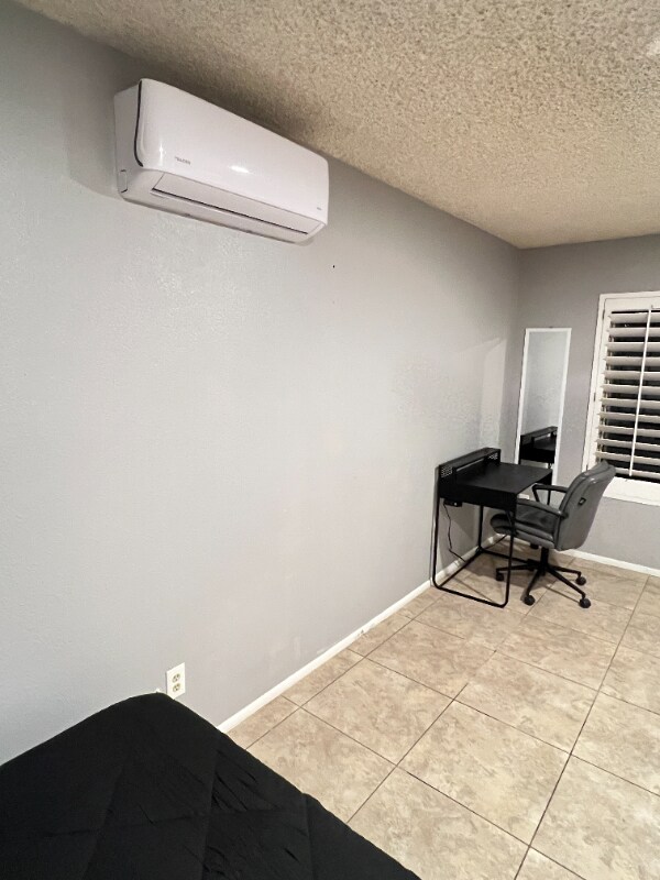 Foto del edificio - 1253 S Revere