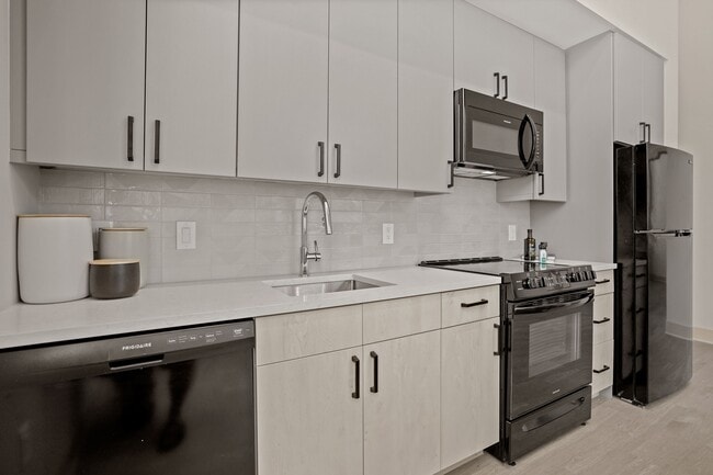 Building Photo - Big Sky Flats