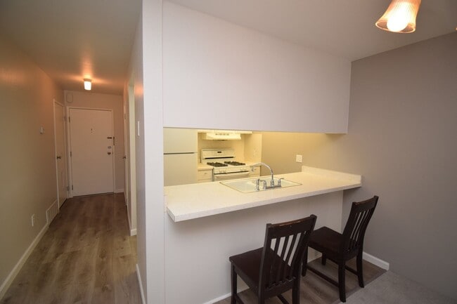 Photo - Spacious 1 bed 1 bath Condo on Foothill Dr!