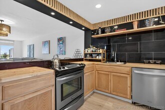 Building Photo - 3960 Oaks Clubhouse Dr