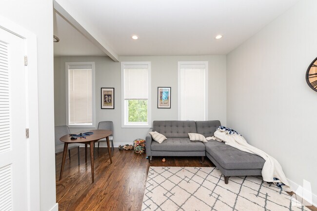 Foto del edificio - 2145 W Webster Ave