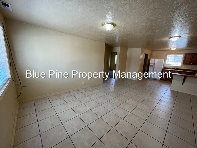 Foto del edificio - 1090 S Broadway St