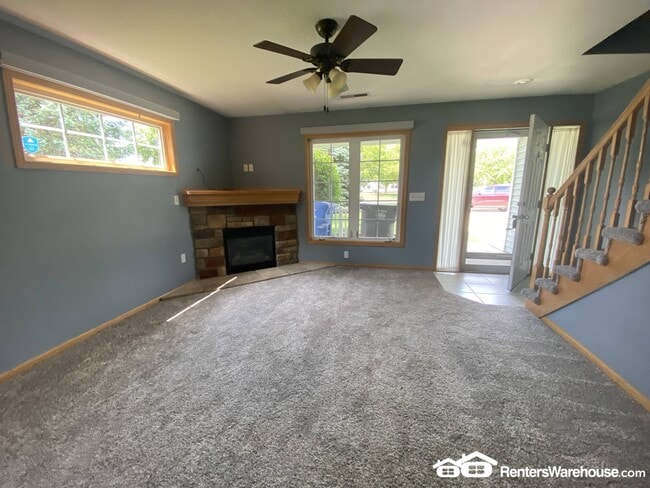 Foto del edificio - 2100 Meadow Chase Ln