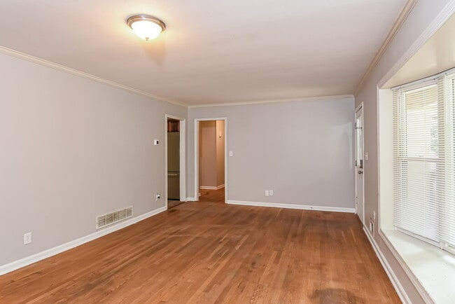 Building Photo - 4630 Cresant Ln