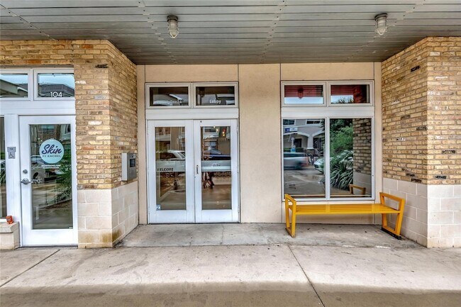 Foto del edificio - 2124 E 6th St