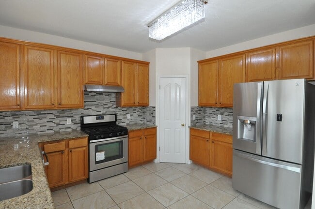 Building Photo - Spacious home for growing family with multiple dining and living areas! HUGE backyard!