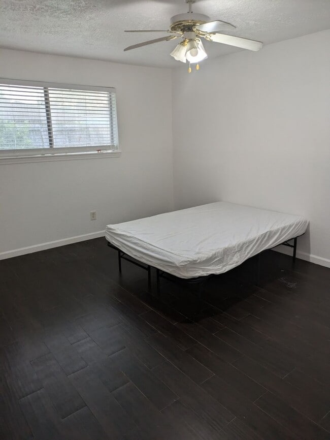 Building Photo - 11127 Sageview Dr