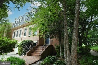 Building Photo - 1441 McLean Mews Ct