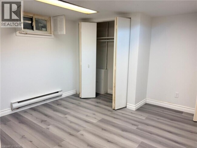 Photo du bâtiment - 124 King St N