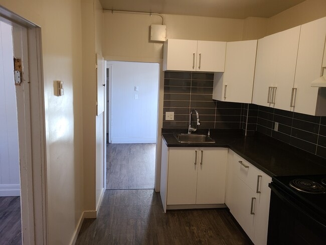 Photo du bâtiment - 1574-1574 Logan Ave
