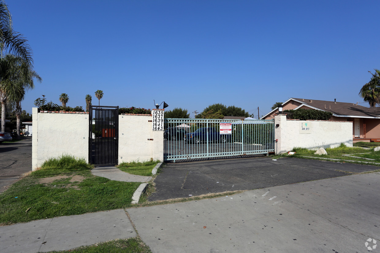 Building Photo - The Groves Apartments