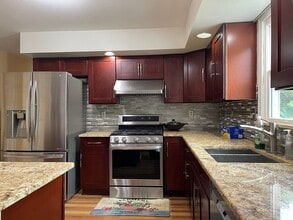 Building Photo - 3 Fox Chase Ln