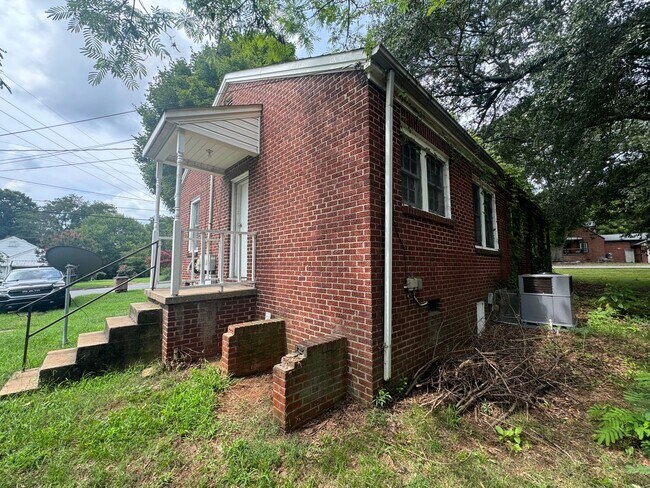 Building Photo - Duplex walking distance to Uptown Shelby, NC