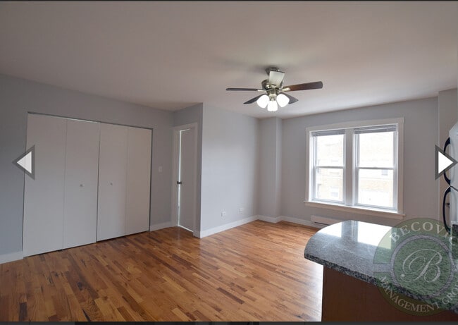 Foto del edificio - 7445 N Greenview Ave