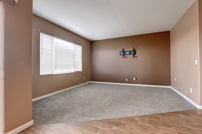 Foto del edificio - The Meadows of Castle Rock Ranch home w/finished basement & Mountain Views.