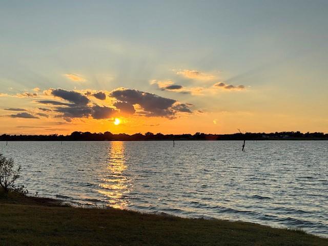 Foto del edificio - 720 Lakeshore Dr