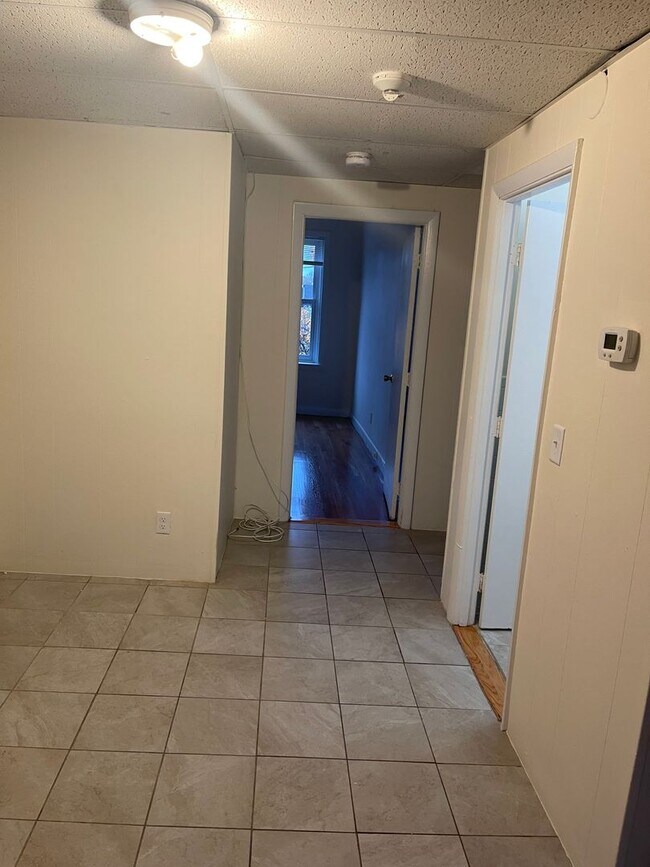 Foto del edificio - RENOVATED Top floor 3 BED IN Packards Corner  BU AREA  Equal size rooms  1 FREE MONTH