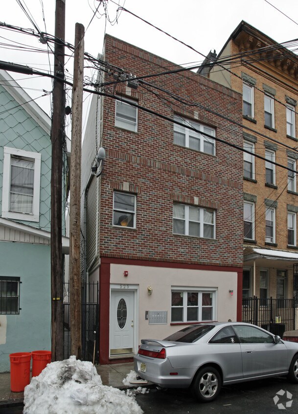 Building Photo - 525 27th St