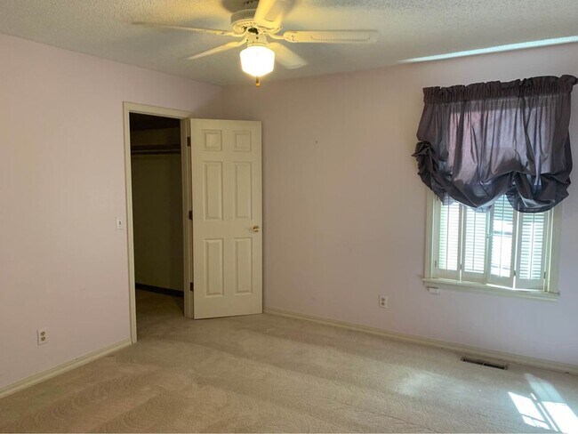 Foto del edificio - 4035 S Parkcrest Ave