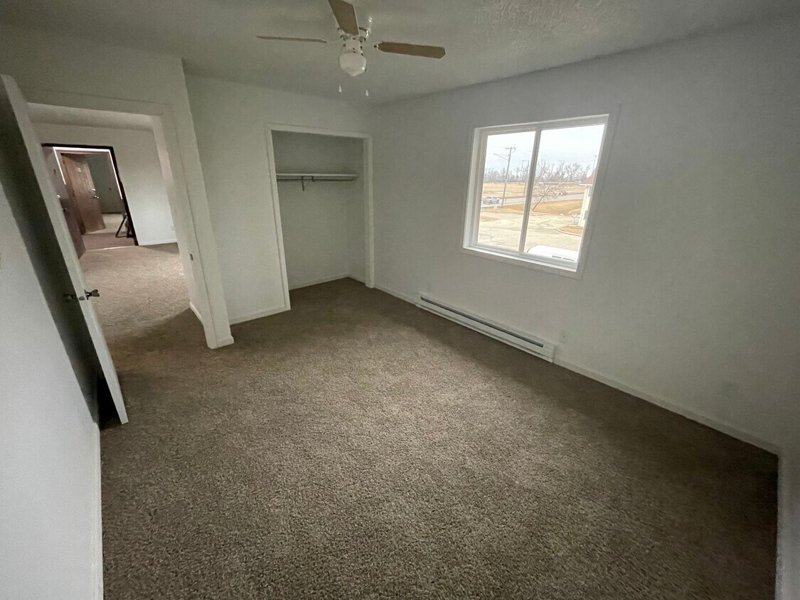 Foto del edificio - Crown Point Apartments