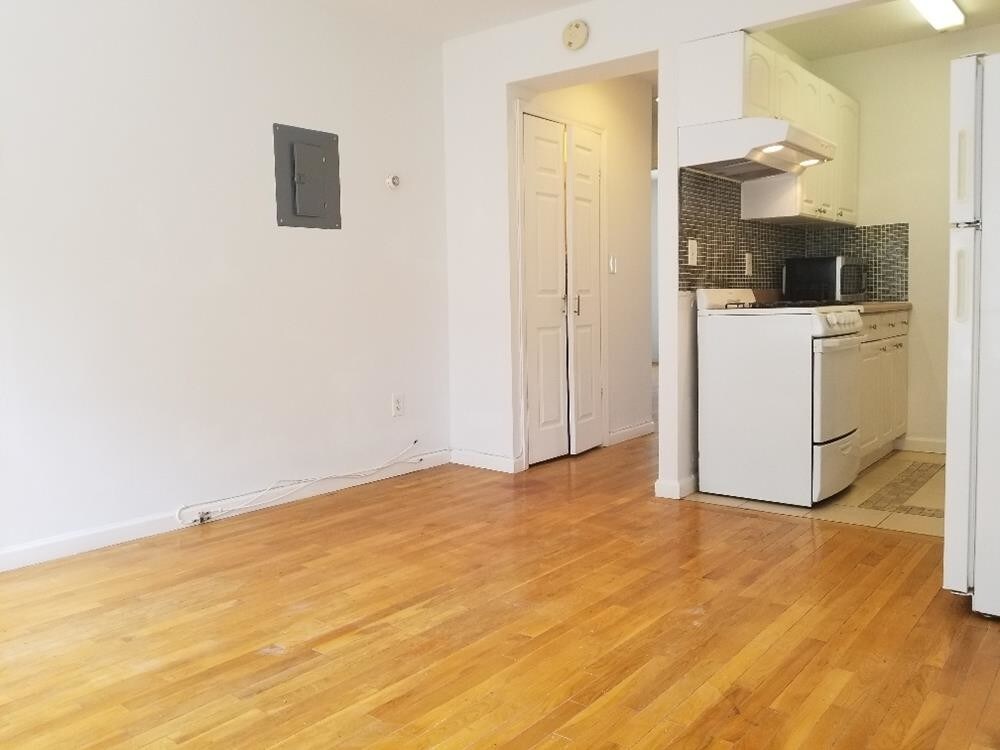 Primary Photo - 5-39 51st Avenue