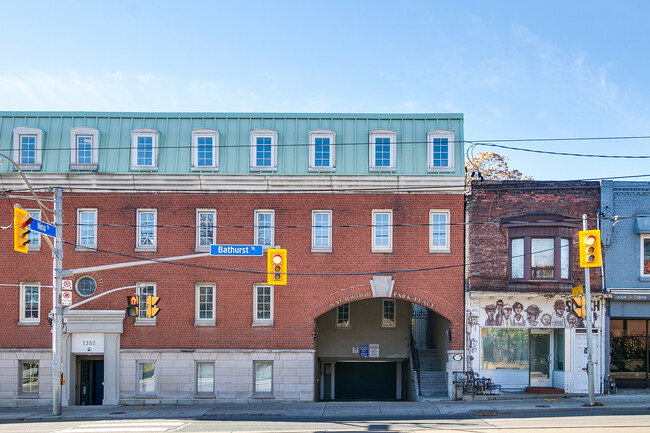 Building Photo - 1356 Bathurst St