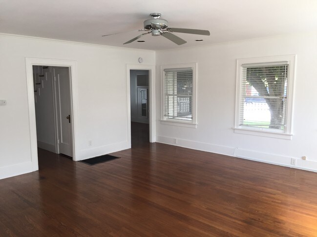 SALA DE ESTAR - 1085 Loma Dr