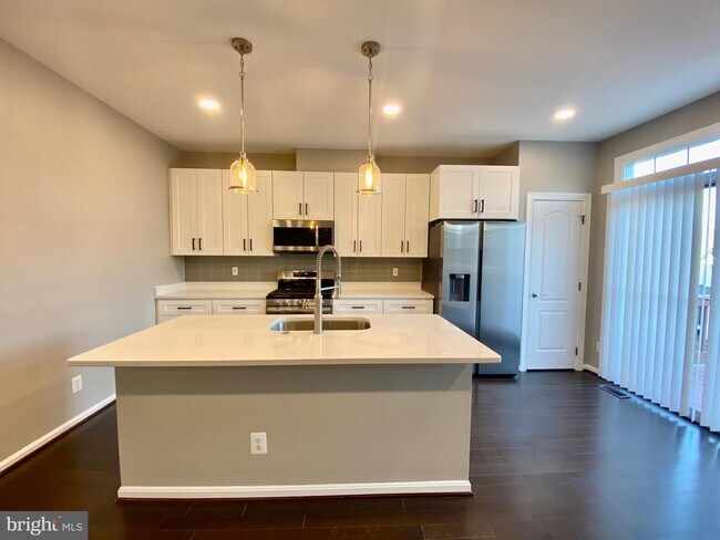 Building Photo - 13365 Ferry Landing Ln