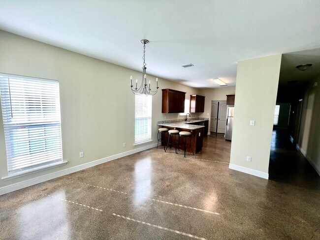 Building Photo - 3bd 2bth Spanish Ft. for Lease