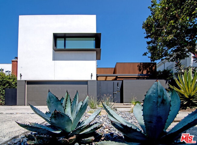 Foto del edificio - 10639 Cushdon Ave