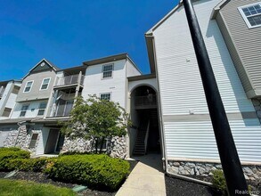 Building Photo - 15200 Silver Pkwy