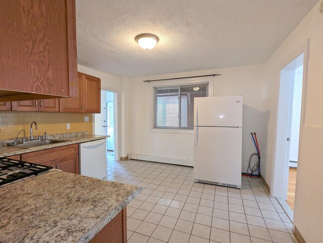 Building Photo - 322 Lowell St